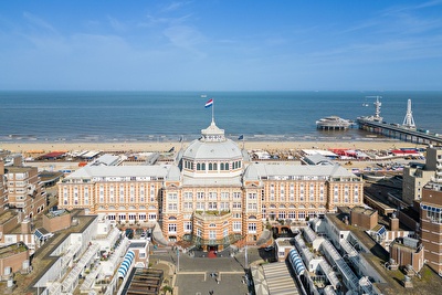 Grand Hotel Amrâth Kurhaus in Scheveningen, located next to the beach. With the Dutch flag on the dome.